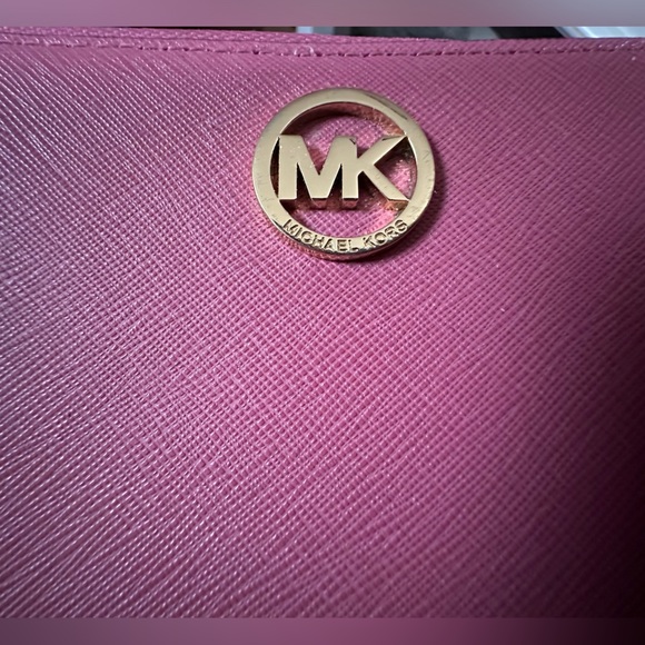 EUC Dusty pink Michael Kors zippy wristlet - Picture 5 of 6